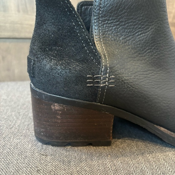 Sorel Cate Cut-Out Black Ankle Boots - Picture 7 of 12